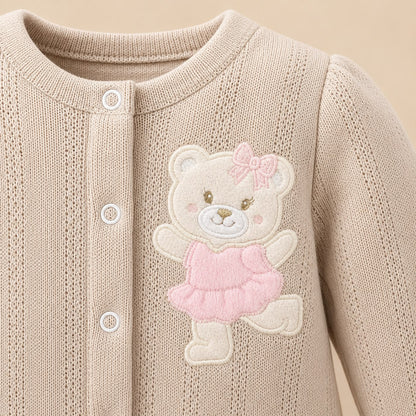⚪Enterizo Pijama Bebé Niña Osita Bailarina Beige con Gorrito – Set 2 Piezas