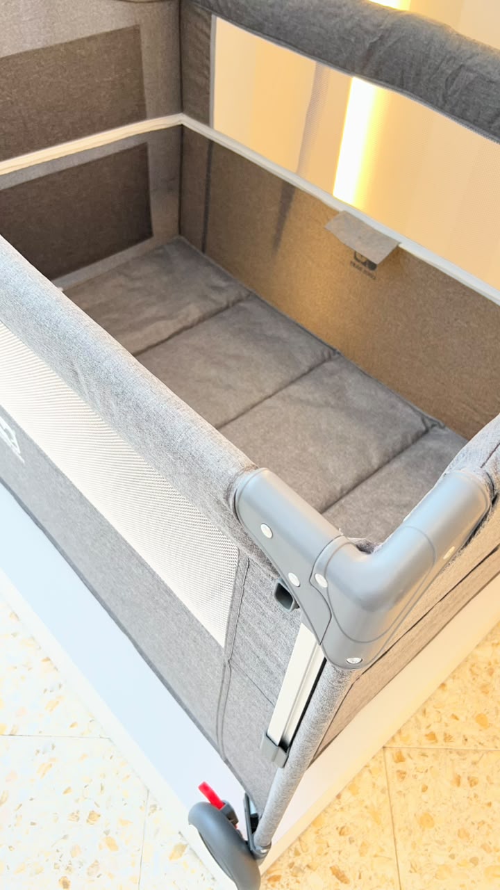 Cuna de Viaje Multifuncional Cool Baby Gris – Toldo, Móvil y Cambiador Incluidos