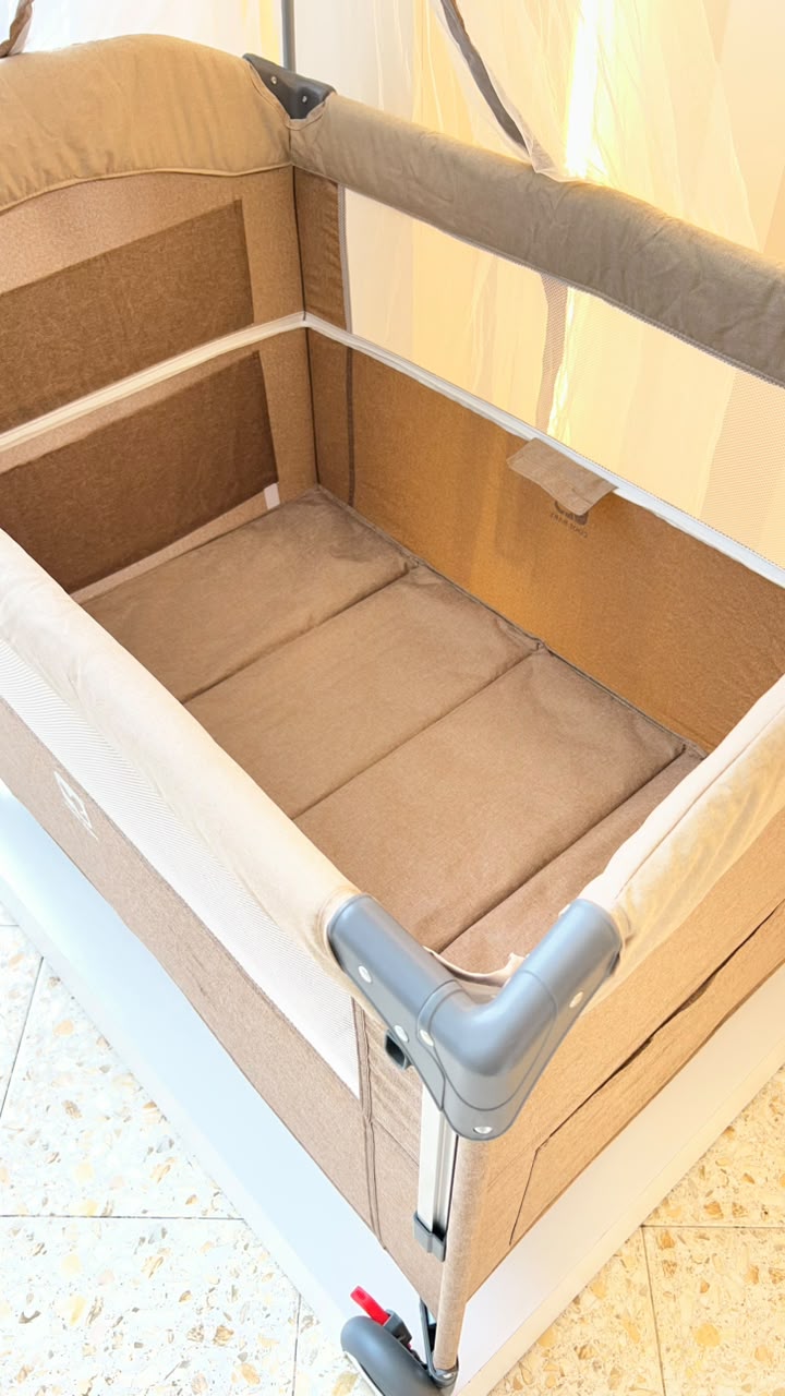 Cuna de Viaje Multifuncional Cool Baby Beige – Toldo, Móvil y Cambiador Incluidos