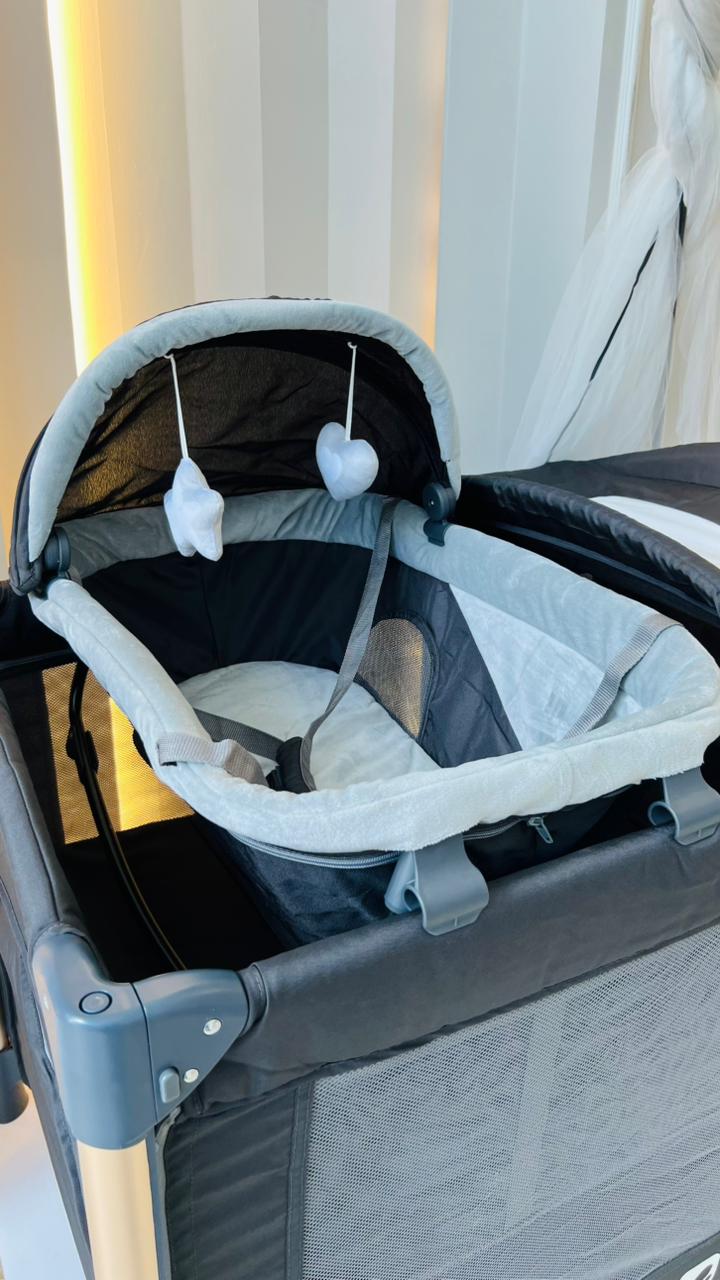 Corral Dubai Coolbaby 5 en 1 con Cambiador, Moisés y Mecedora — Negro