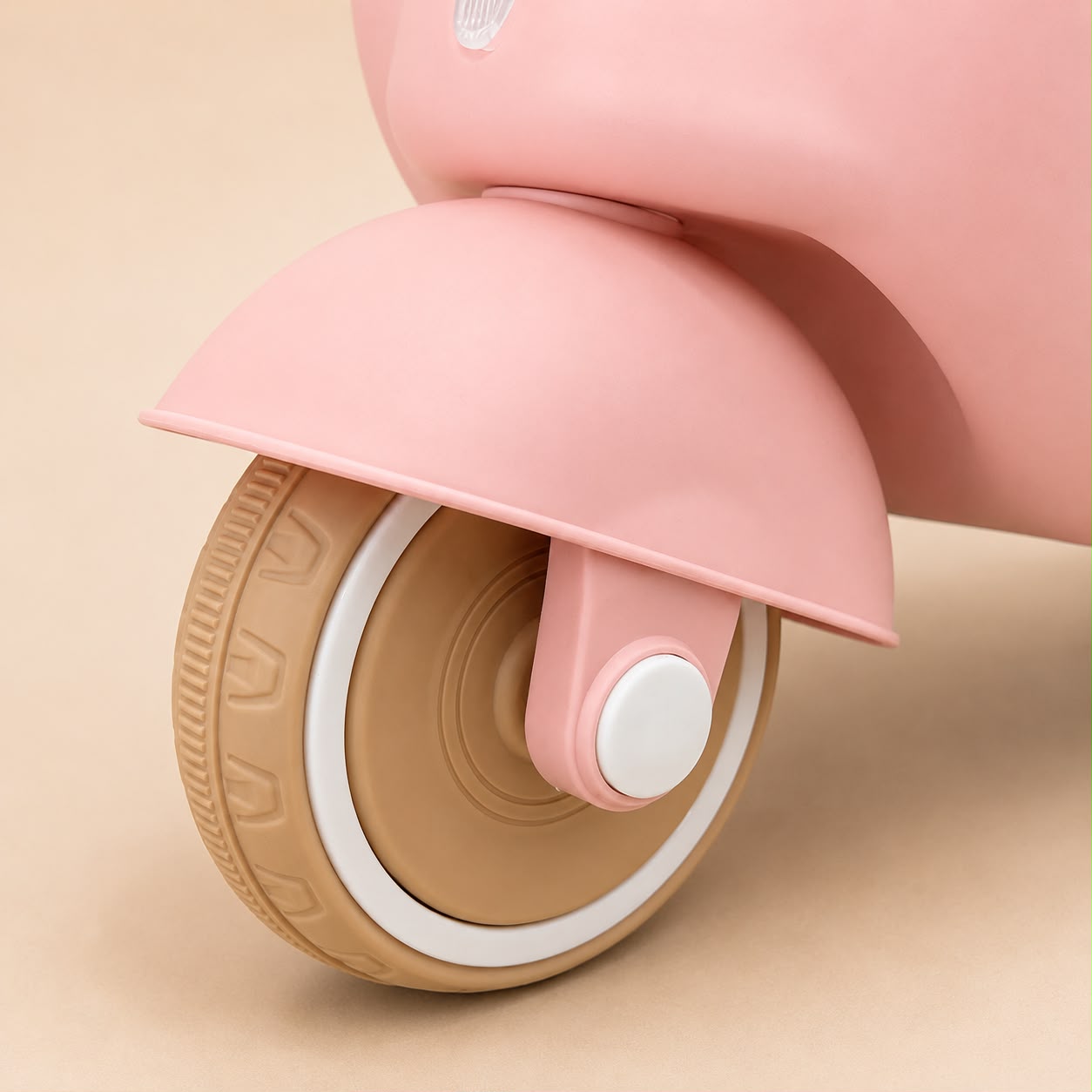 Moto scooter eléctrica niños rosa vista lateral – luces LED y diseño scooter clásico