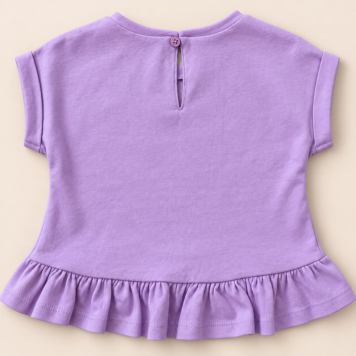Parte posterior de blusa lila para niña con botón y doble volante