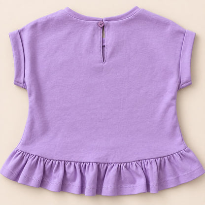 Parte posterior de blusa lila para niña con botón y doble volante