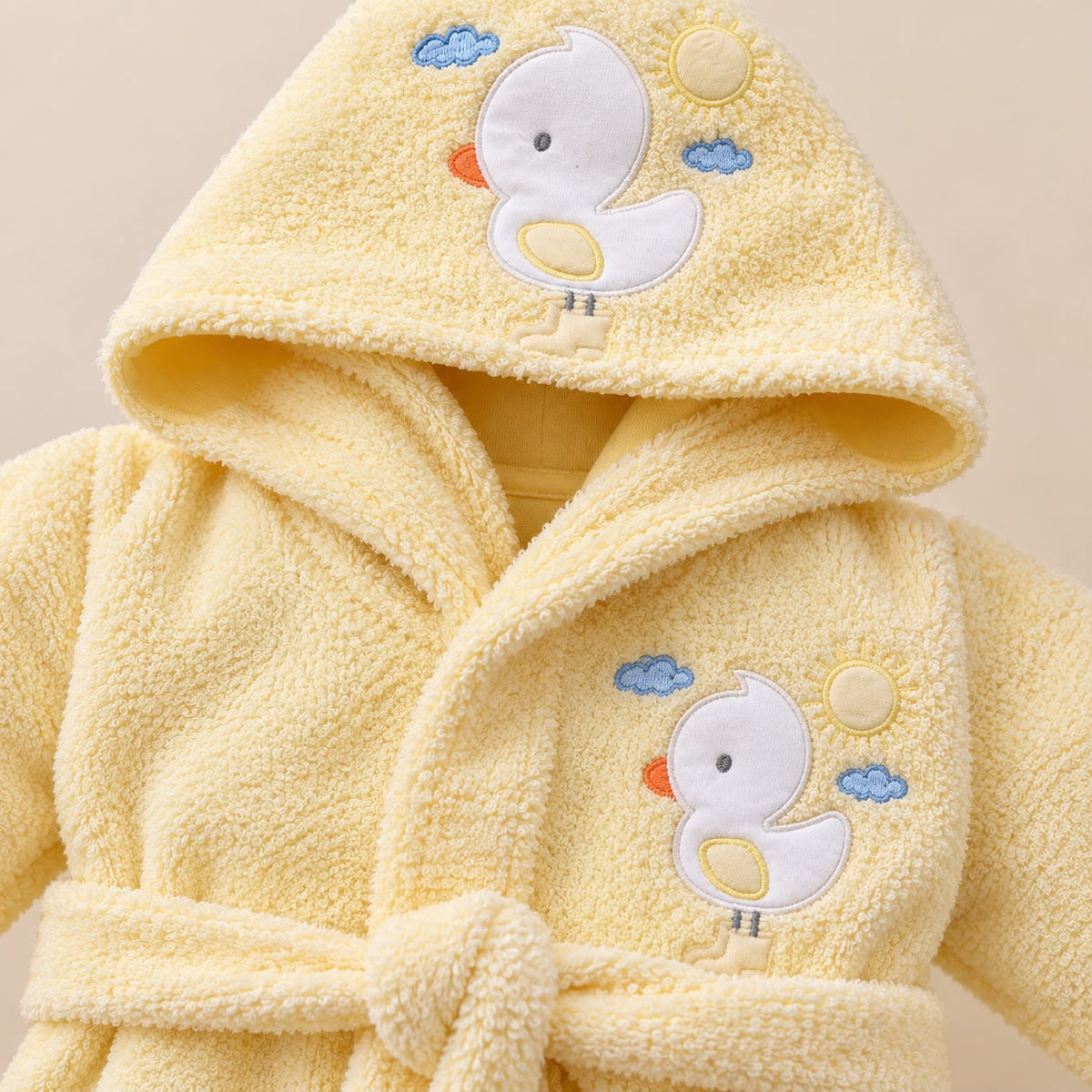 Bata de baño amarilla para bebé con capucha de patito, nubes y sol y cinturón para anudar