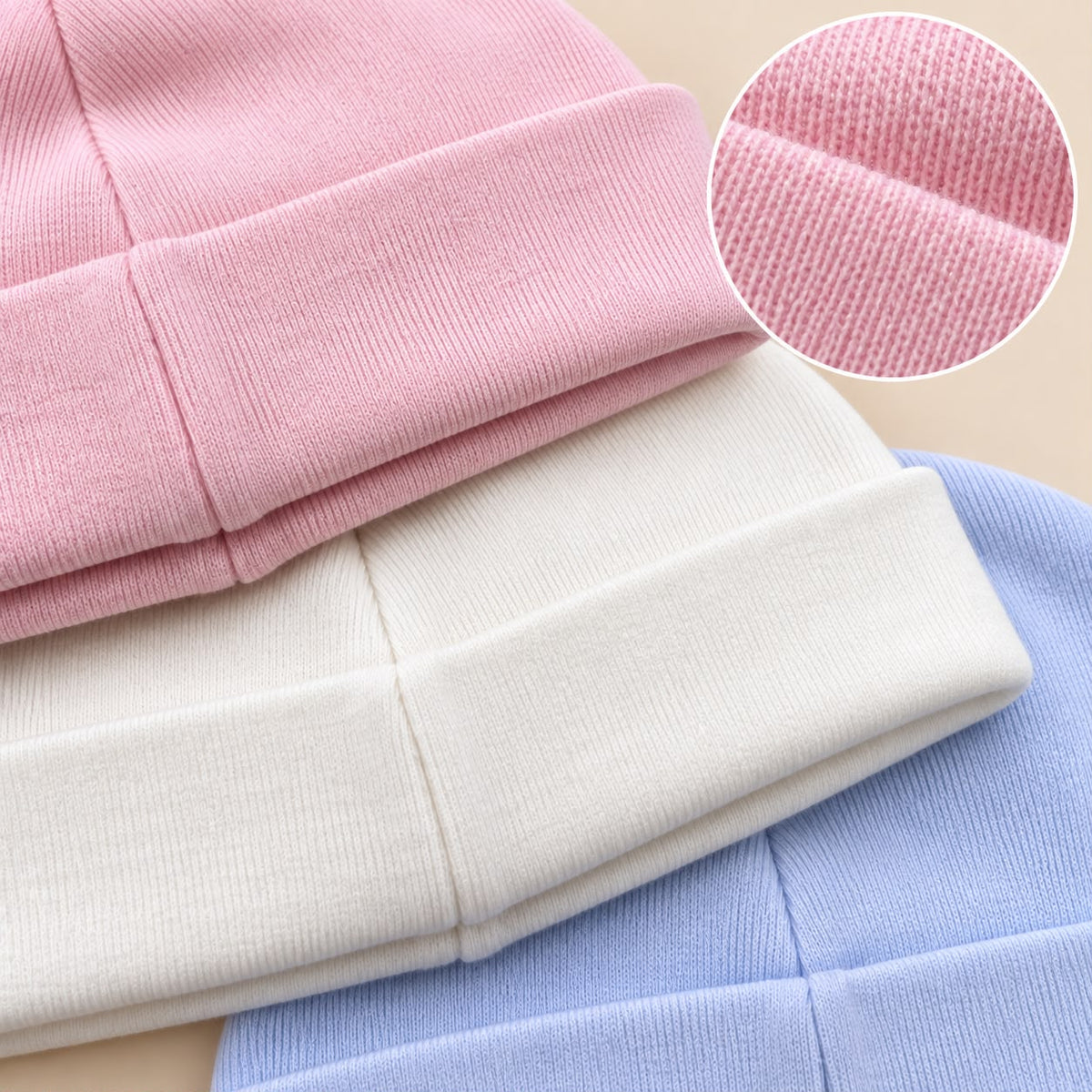 Set de tres gorros para bebé en colores rosado, blanco y azul claro