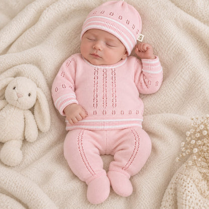 Conjunto rosado para bebé con suéter, pantalón con pie, body blanco y gorro