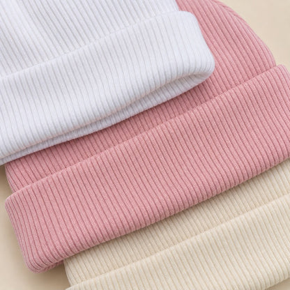Gorros tejidos acanalados para bebé en blanco rosado y crema
