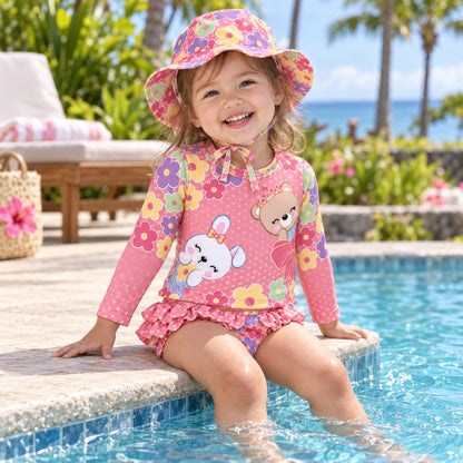 Niña sentada junto a la piscina con vestido de baño rosado de conejita y osita