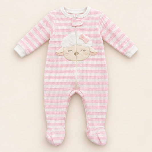 Pijama enterizo rosado y blanco con ovejita para bebé, vista completa