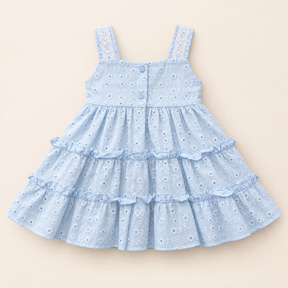 Vestido para bebé niña azul claro con flores bordadas, vista frontal