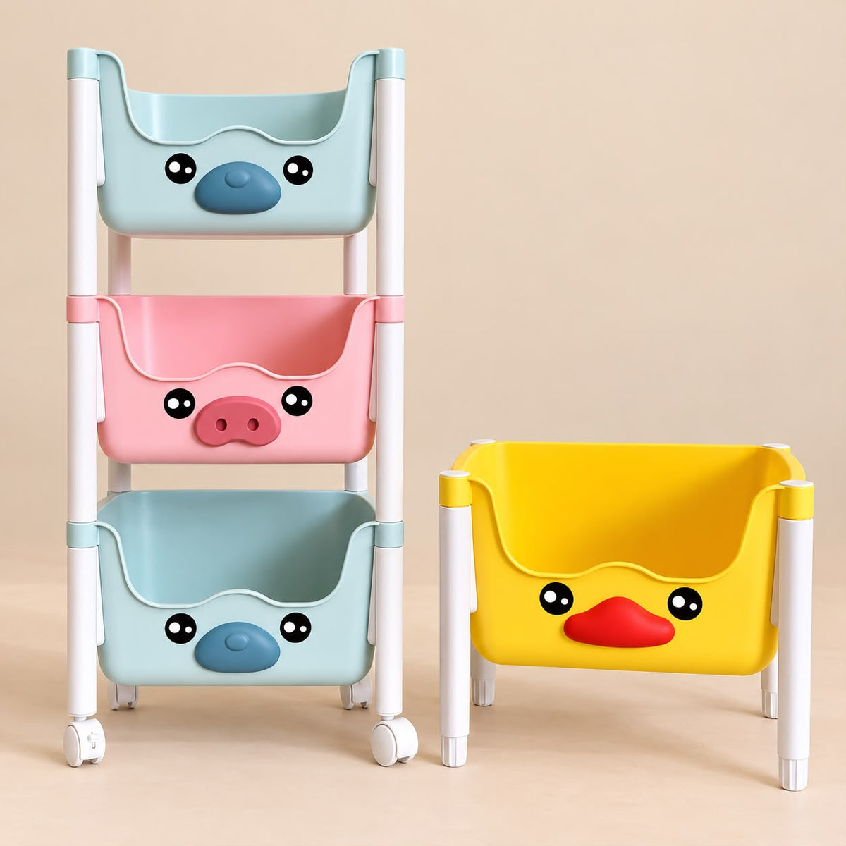 Organizador infantil multicolor de cuatro niveles con ruedas y caritas de animales en habitación infantil