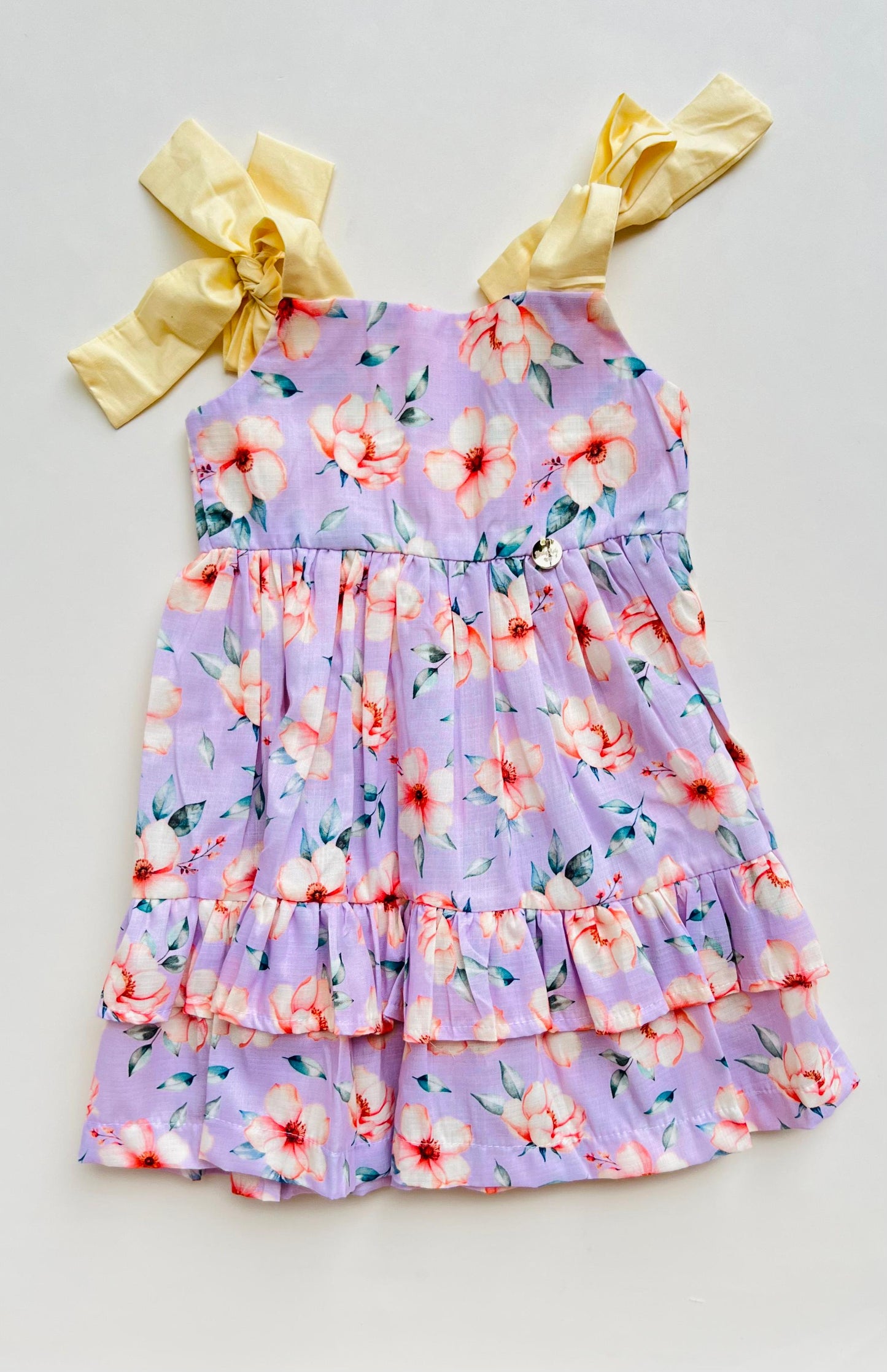 VESTIDO FLORAL CON TIRAS AJUSTABLES