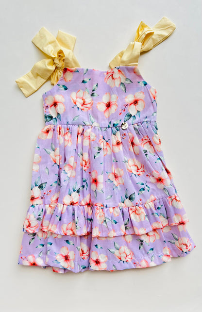 VESTIDO FLORAL CON TIRAS AJUSTABLES