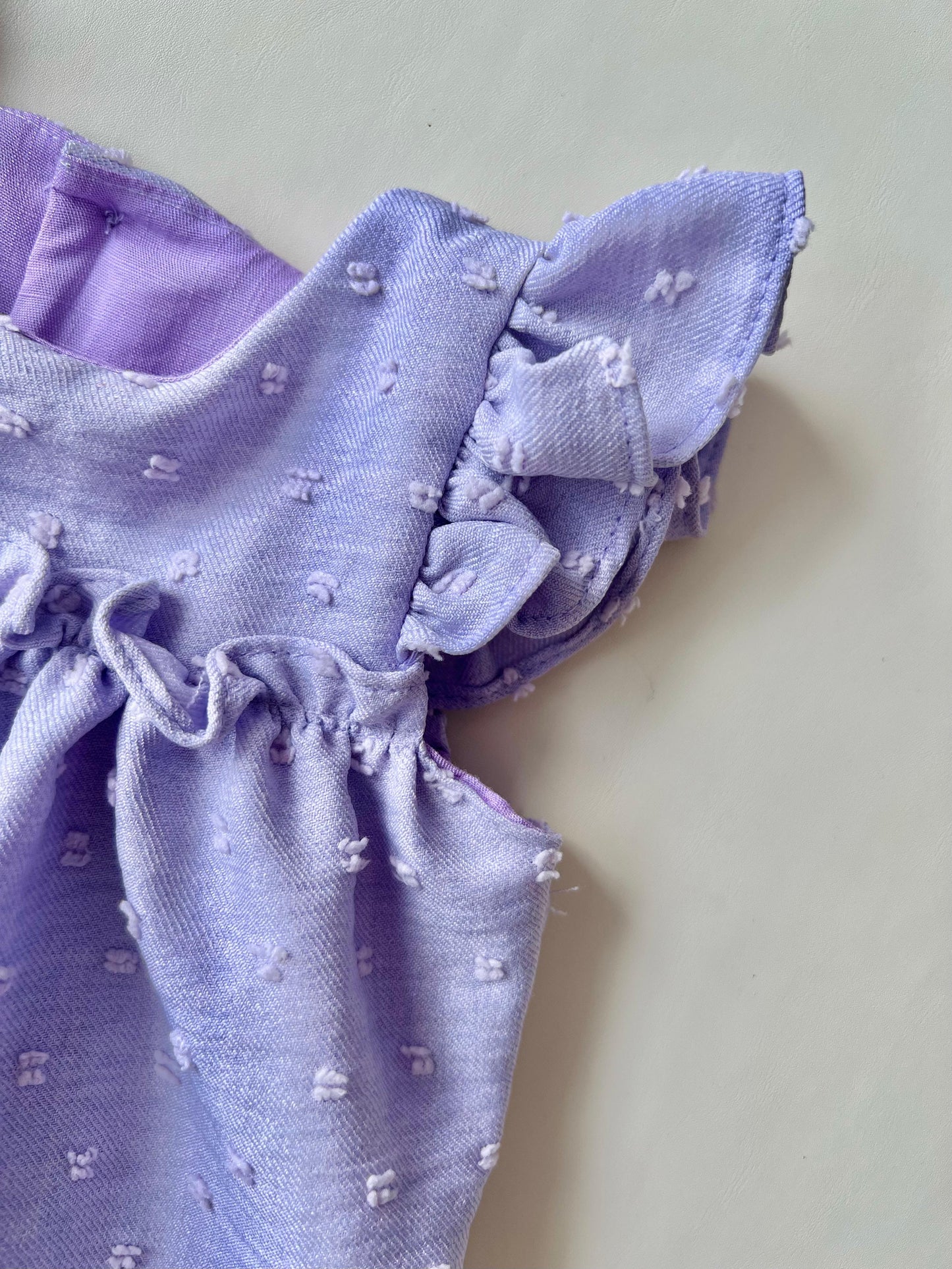 VESTIDO TEXTURIZADO CON MANGAS