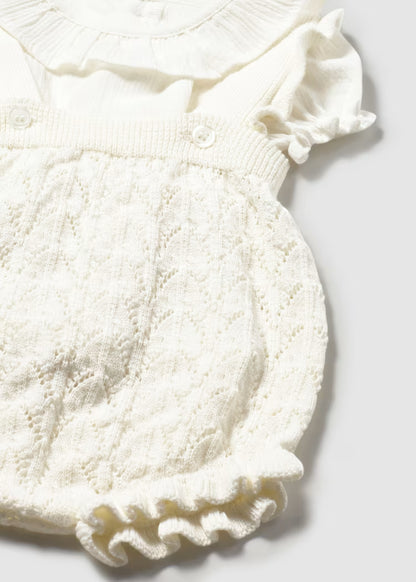 CONJUNTO PETO TRICOT Y BLUSA PARA RECIEN NACIDA