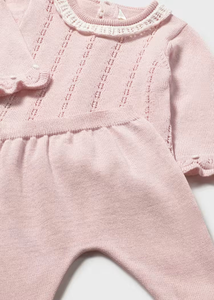 CONJUNTO POLAINA Y JERSEY CON GORRO EN TRICOT PARA RECIEN NACIDA