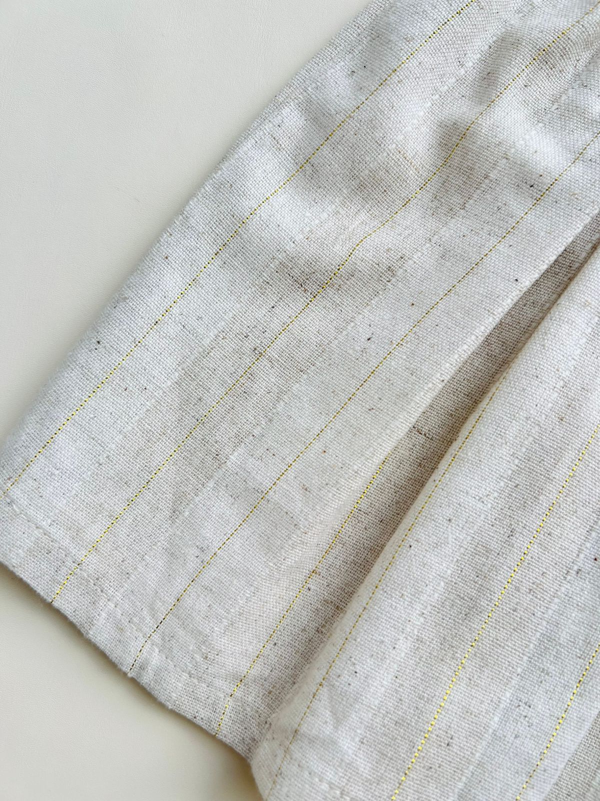 VESTIDO EN LINO CON LAZOS DE PUNTOS