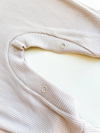 ENTERIZO NAVIDEÑO DE RENITO CON GORRO