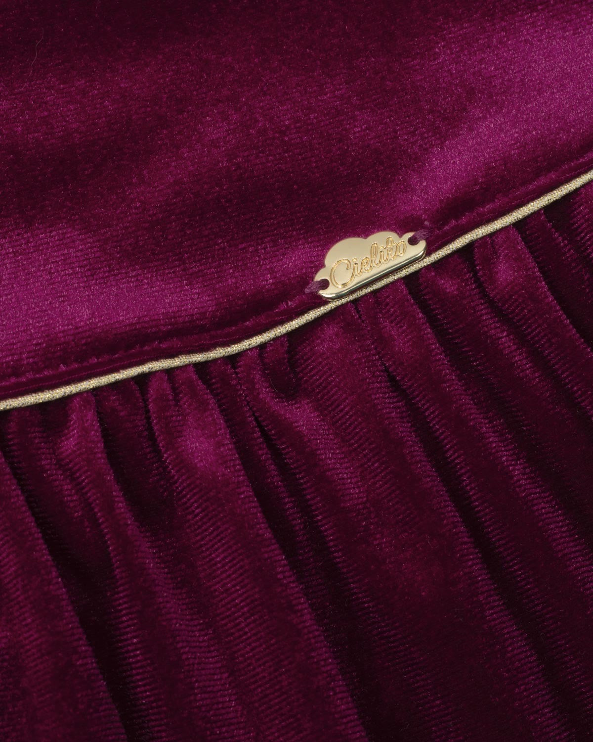 VESTIDO VELVET VINOTINTO CON DETALLES DORADOS