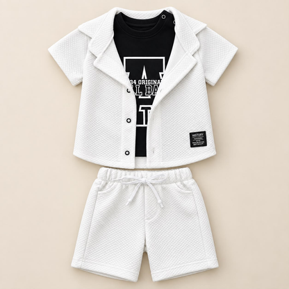 Conjunto para niño blanco y negro con camiseta gráfica, chaqueta blanca y short