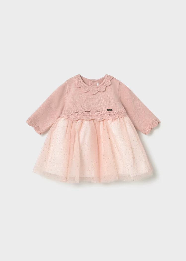 Vestido Mayoral rosa empolvado para recién nacida con cuerpo tejido y falda de tul crema