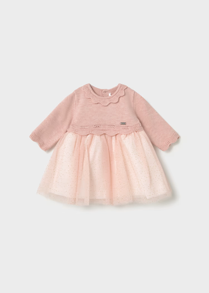 Vestido Mayoral rosa empolvado para recién nacida con cuerpo tejido y falda de tul crema