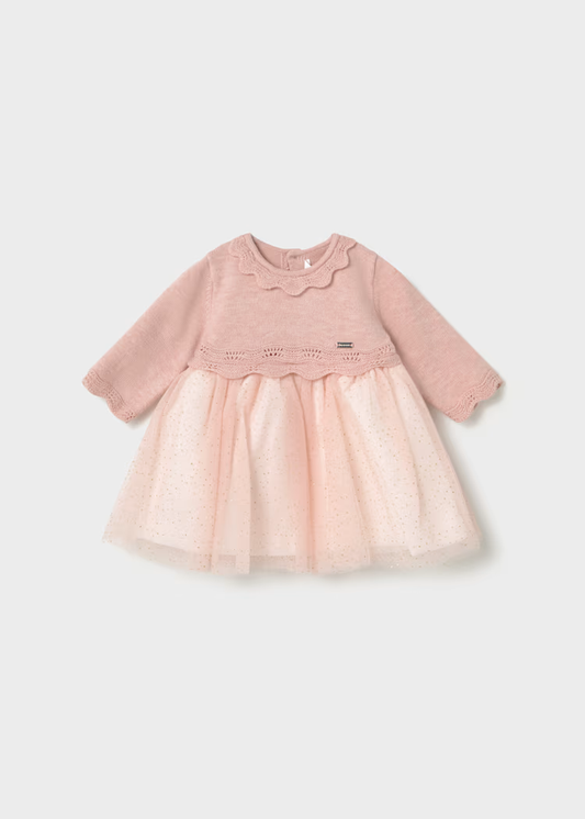 Vestido Mayoral rosa empolvado para recién nacida con cuerpo tejido y falda de tul crema