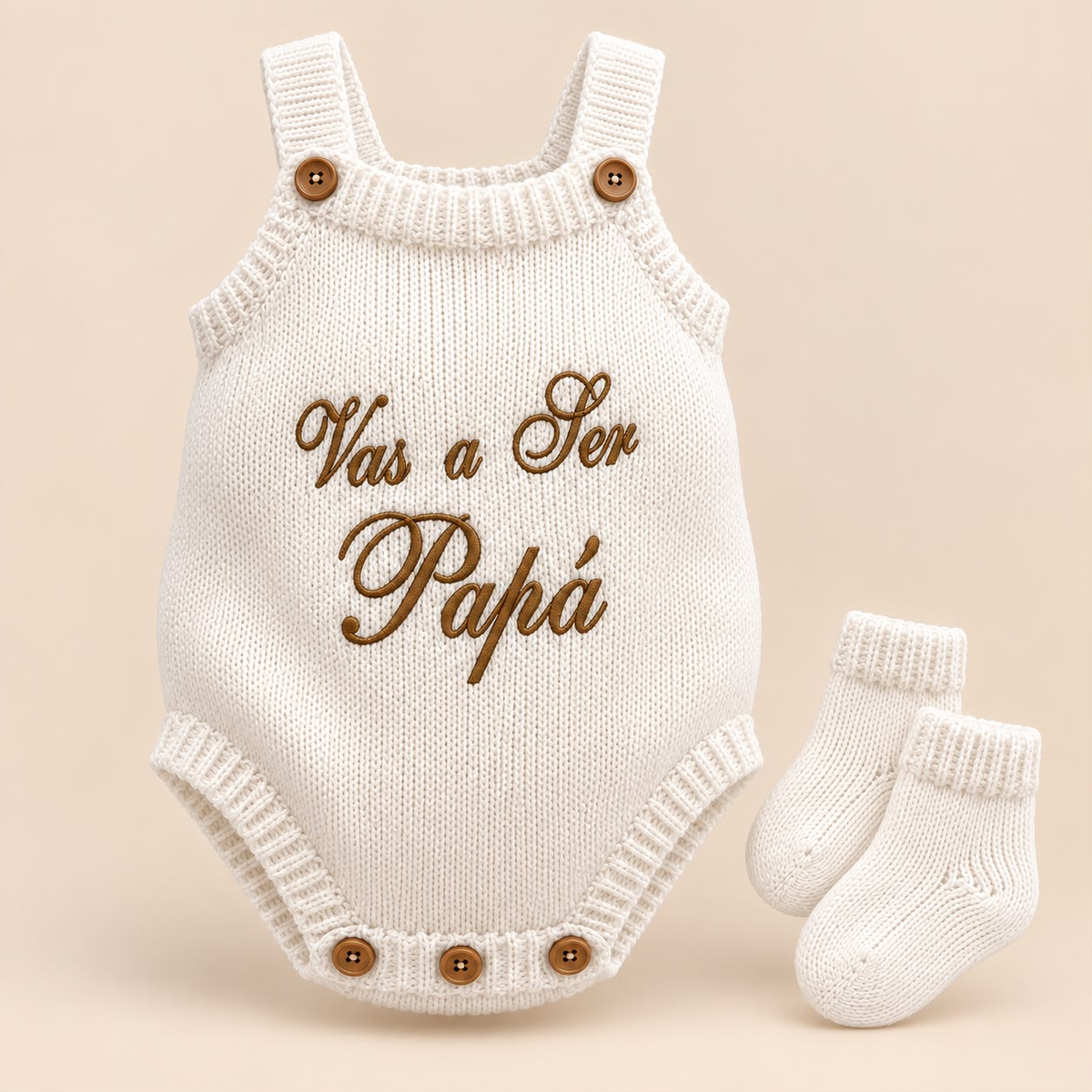 Set tejido blanco para bebé con enterizo bordado Vas a Ser Papá y medias a juego