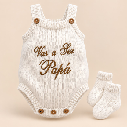 Set tejido blanco para bebé con enterizo bordado Vas a Ser Papá y medias a juego