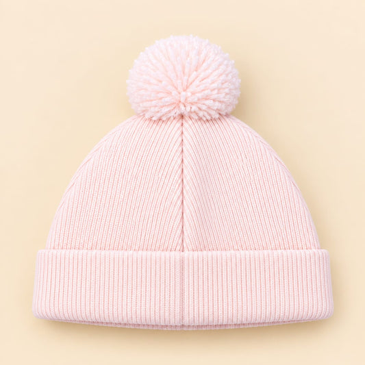 Gorro tejido para bebé rosa pastel con pompón