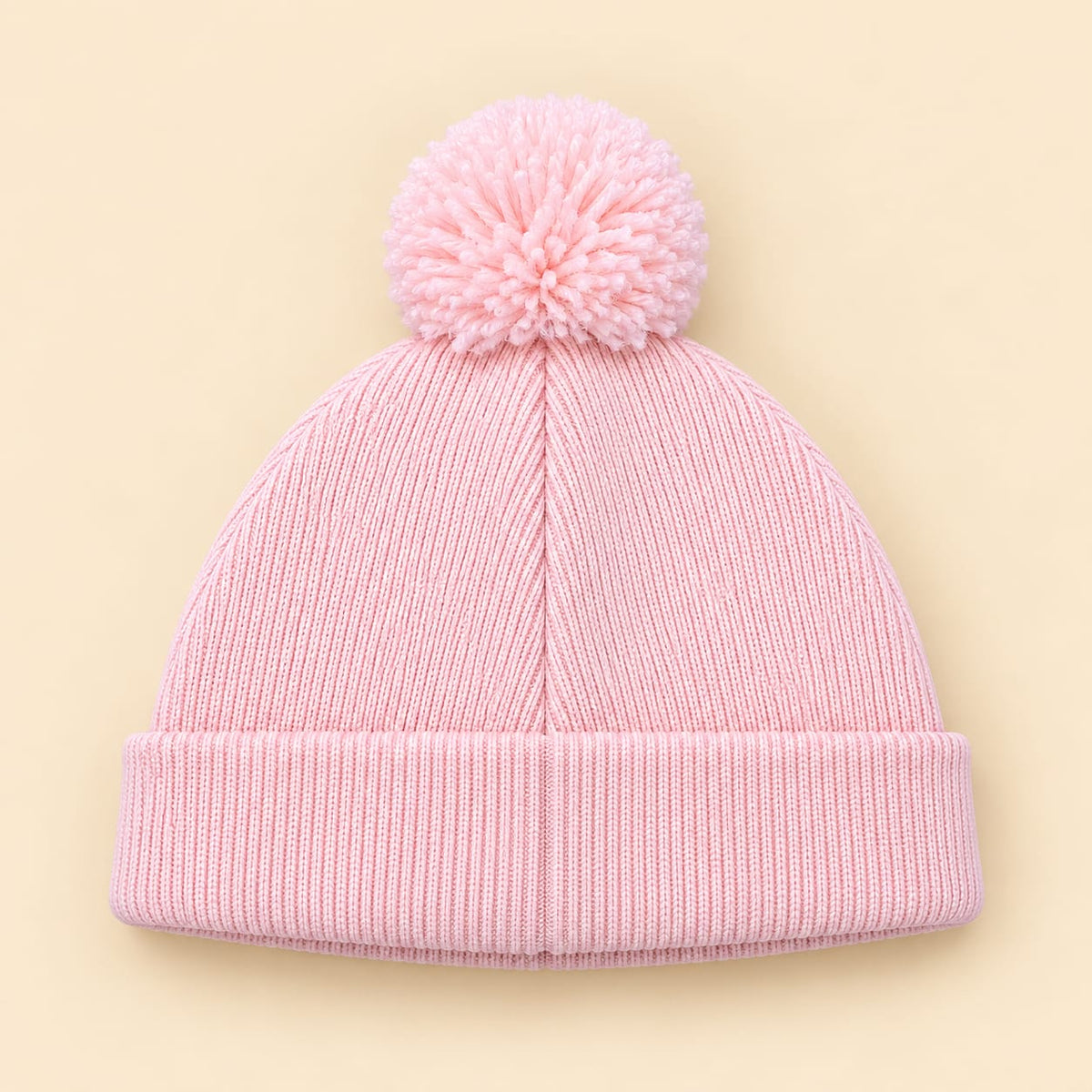 Gorro tejido para bebé rosa con pompón
