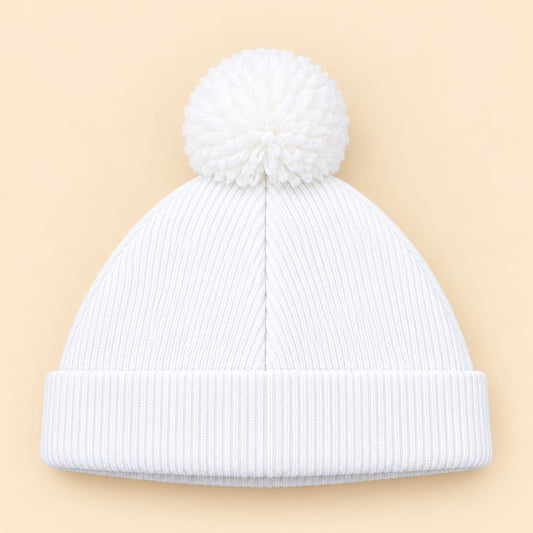 Gorro tejido para bebé blanco con pompón