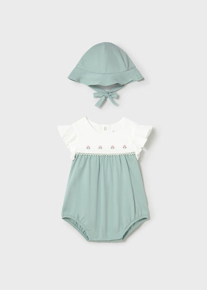 PELELE FLORECITAS CON GORRO PARA RECIEN NACIDA