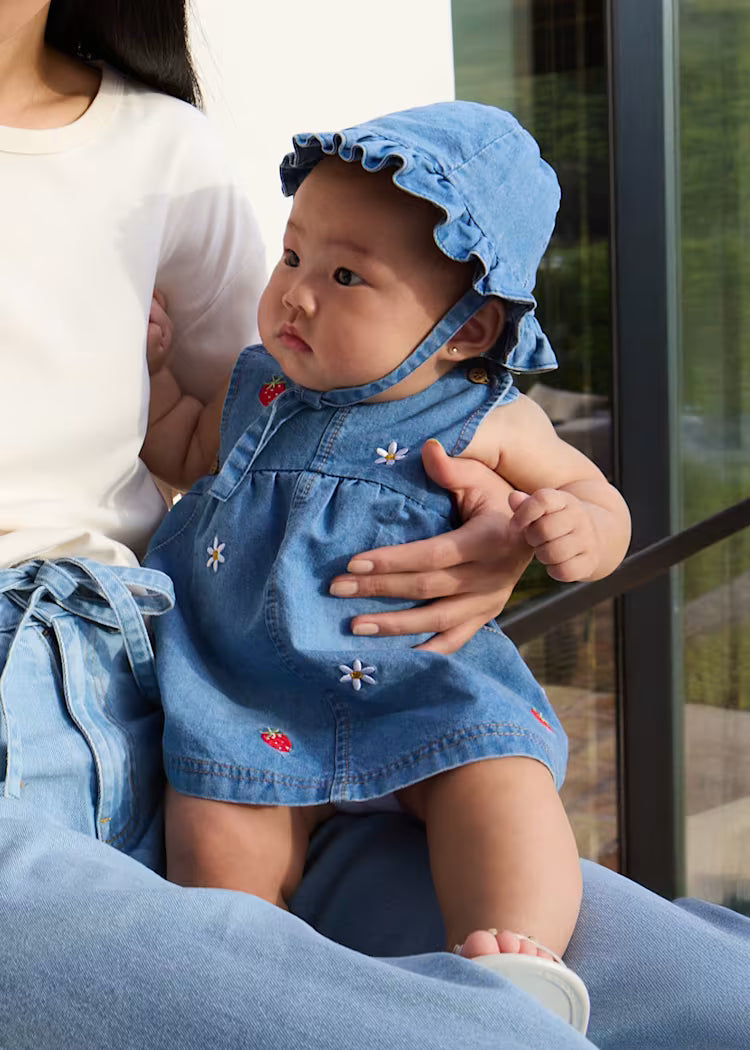 VESTIDO CON GORRO VOLANTES RECIEN NACIDA